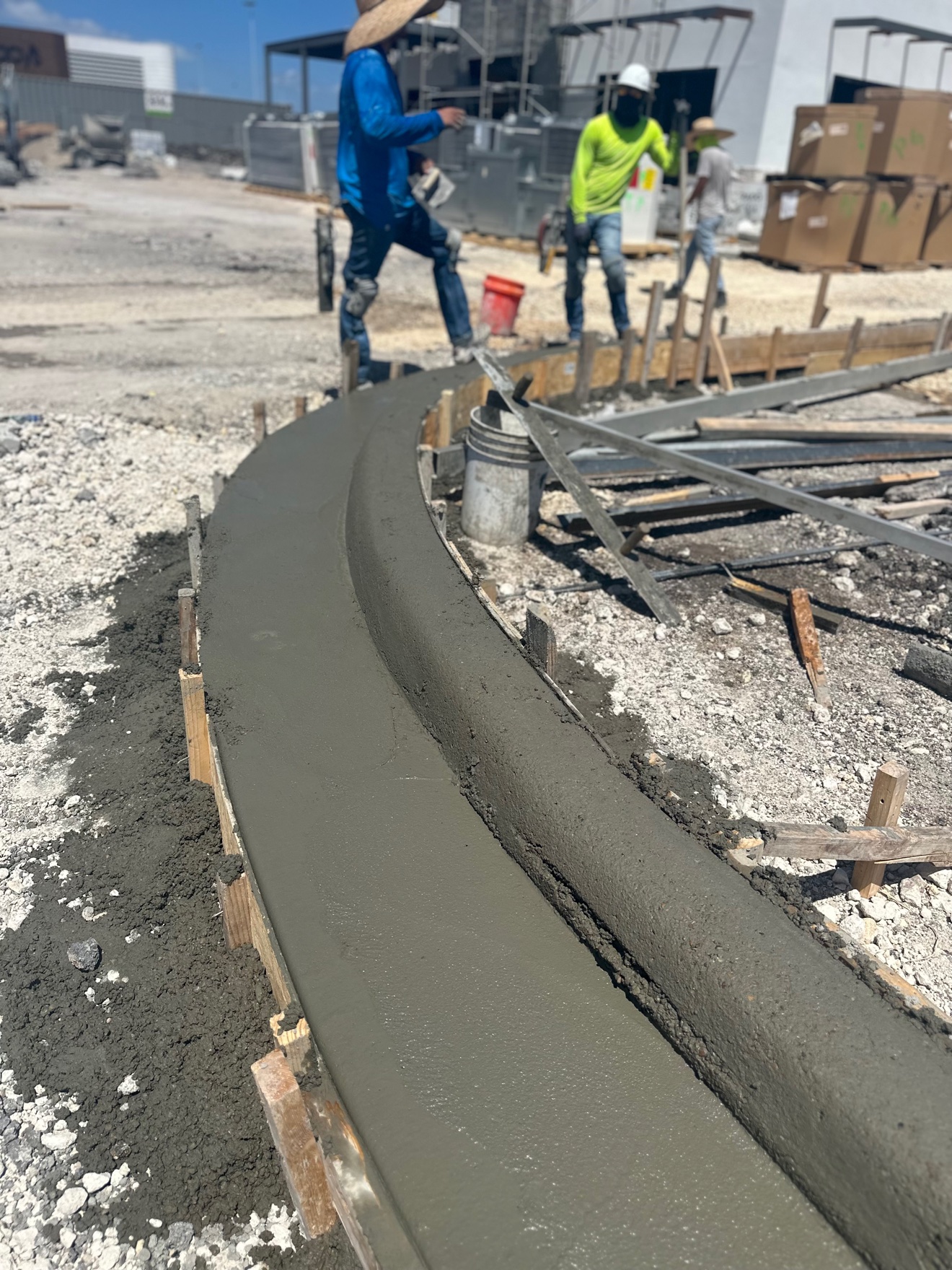 Freshly poured curved concrete curb at a job site